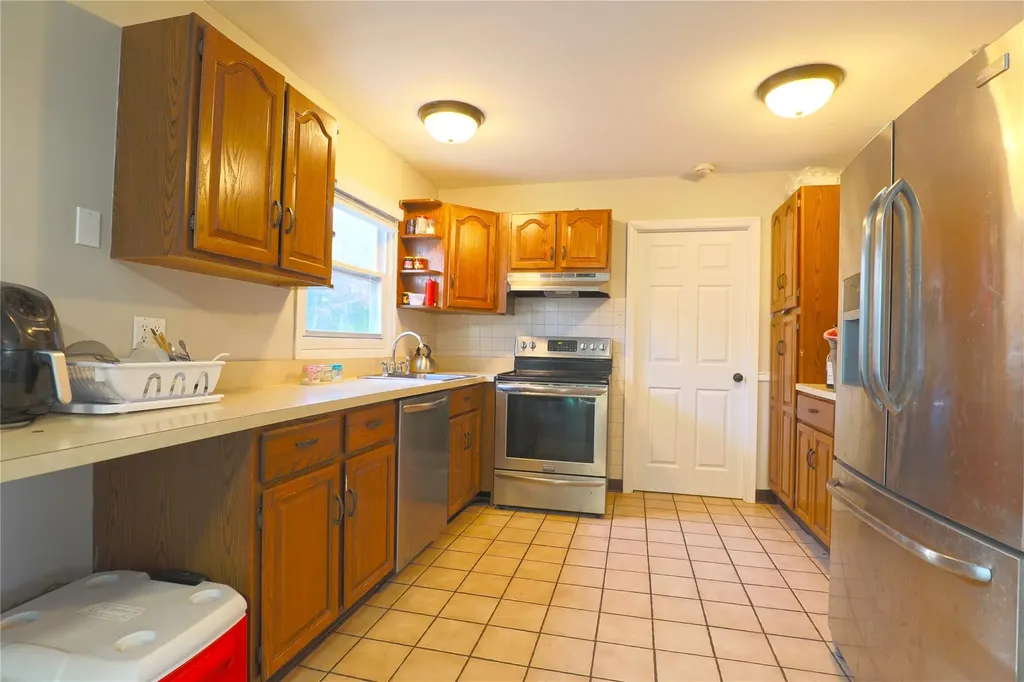 18 Stratton Lane Stony Brook NY 11790