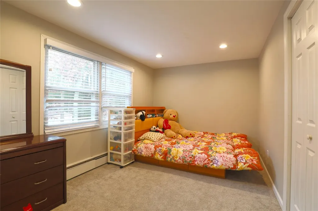 18 Stratton Lane Stony Brook NY 11790