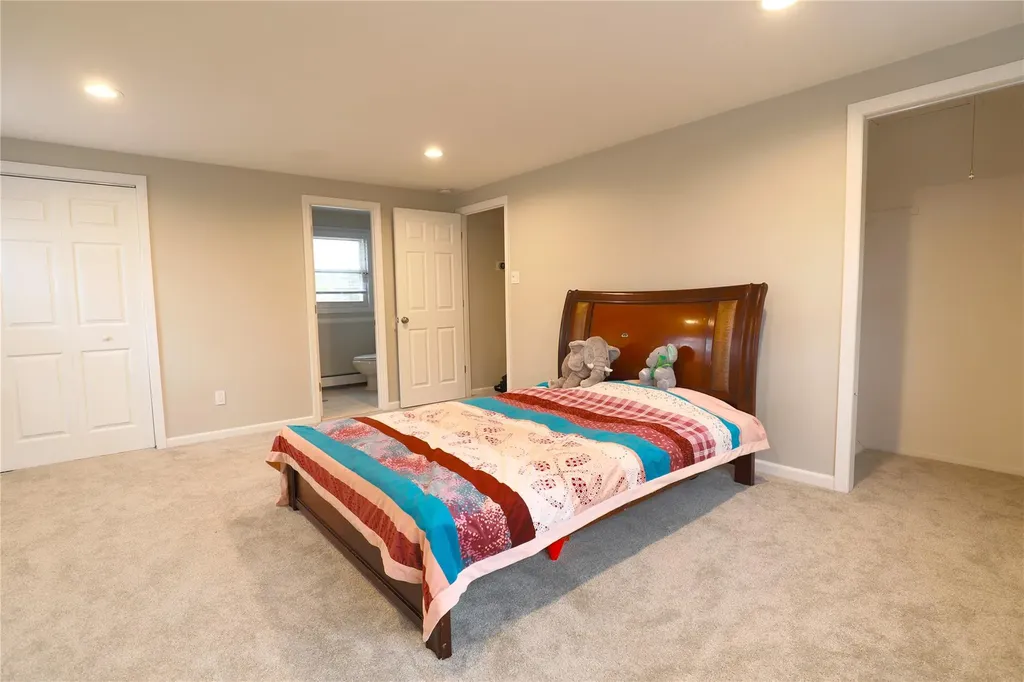 18 Stratton Lane Stony Brook NY 11790