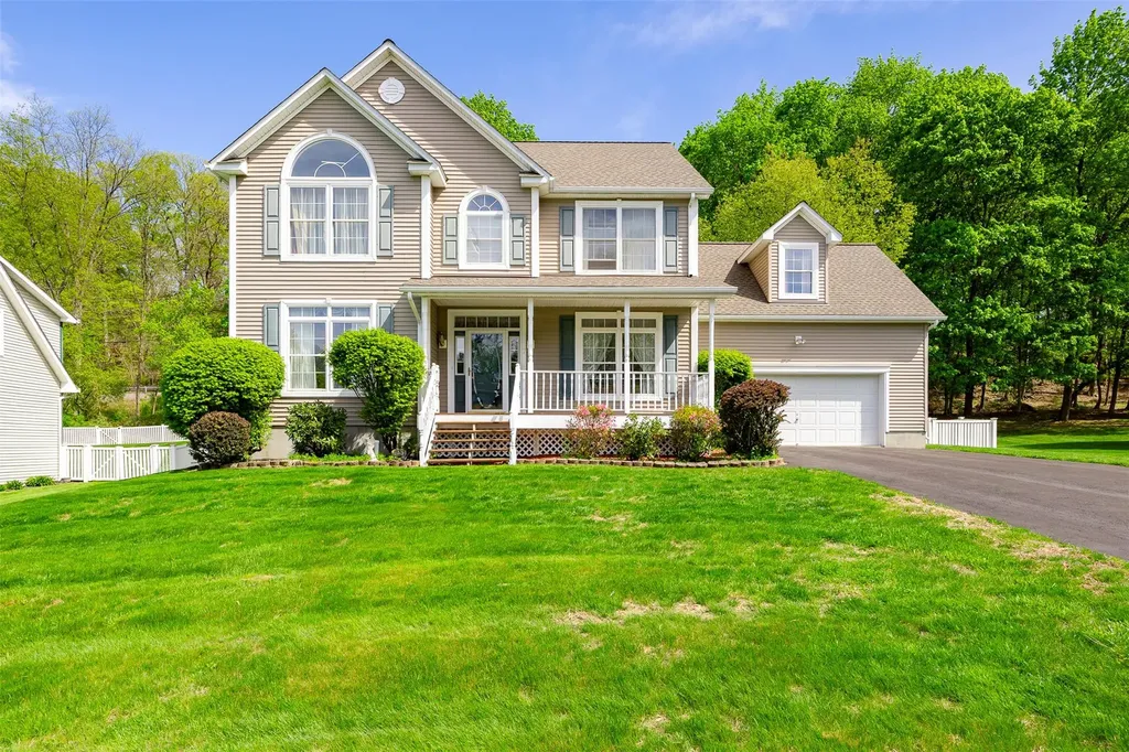 7 Coachlight Drive Poughkeepsie NY 12603