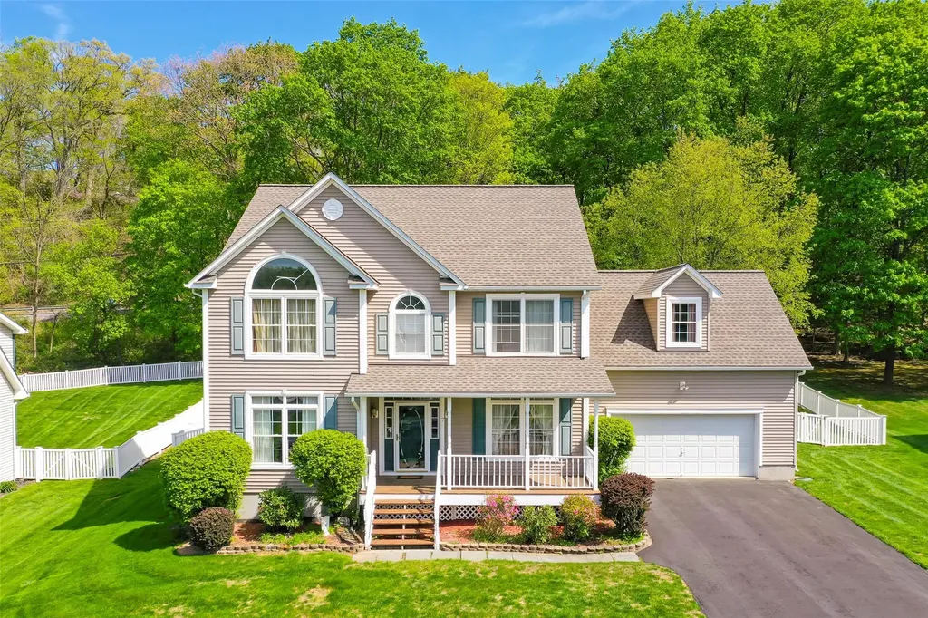 7 Coachlight Drive Poughkeepsie NY 12603