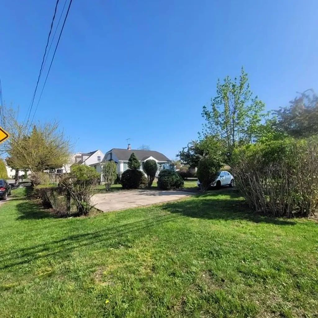 52 Columbus Boulevard Babylon NY 11701
