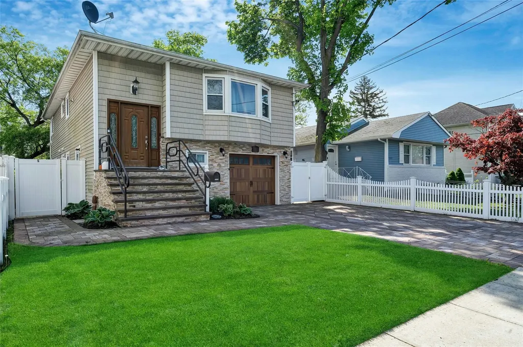 2375 Bayview Avenue Wantagh NY 11793