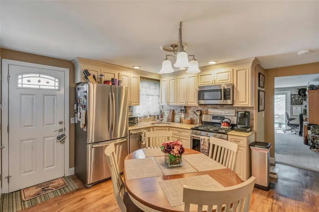 2375 Bayview Avenue Wantagh NY 11793