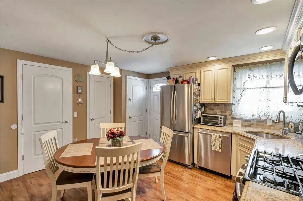 2375 Bayview Avenue Wantagh NY 11793