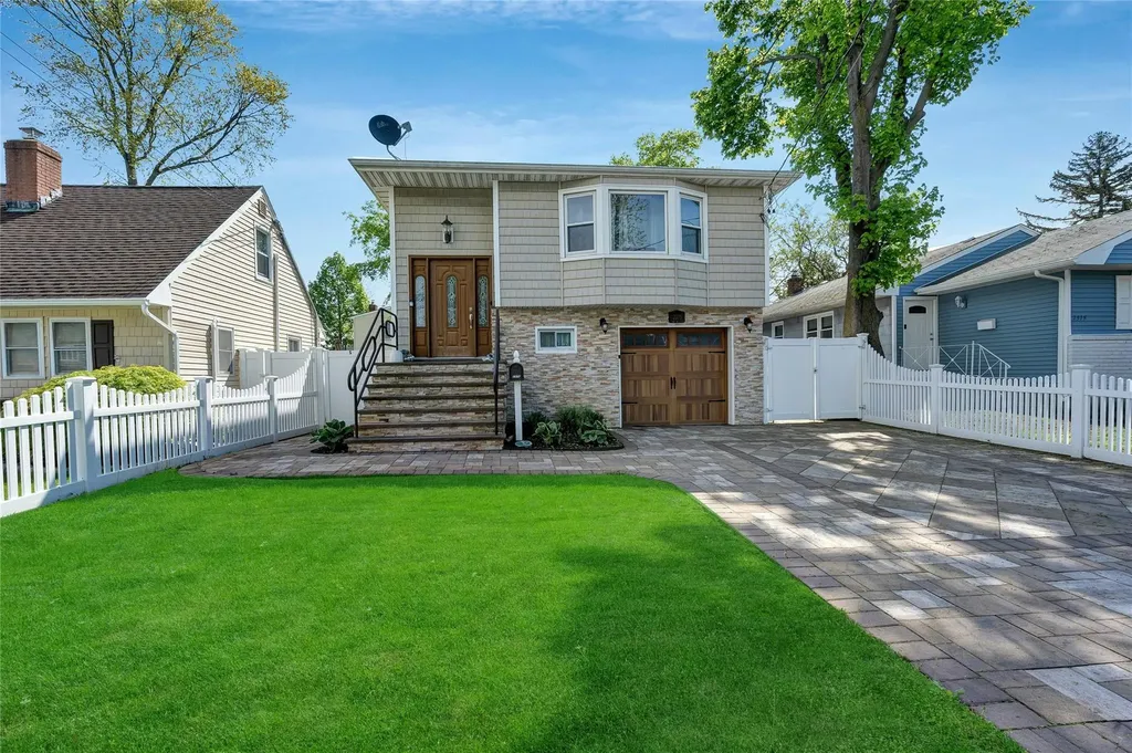 2375 Bayview Avenue Wantagh NY 11793