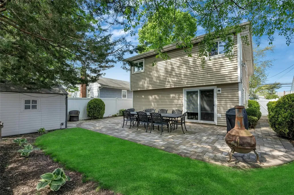 2375 Bayview Avenue Wantagh NY 11793