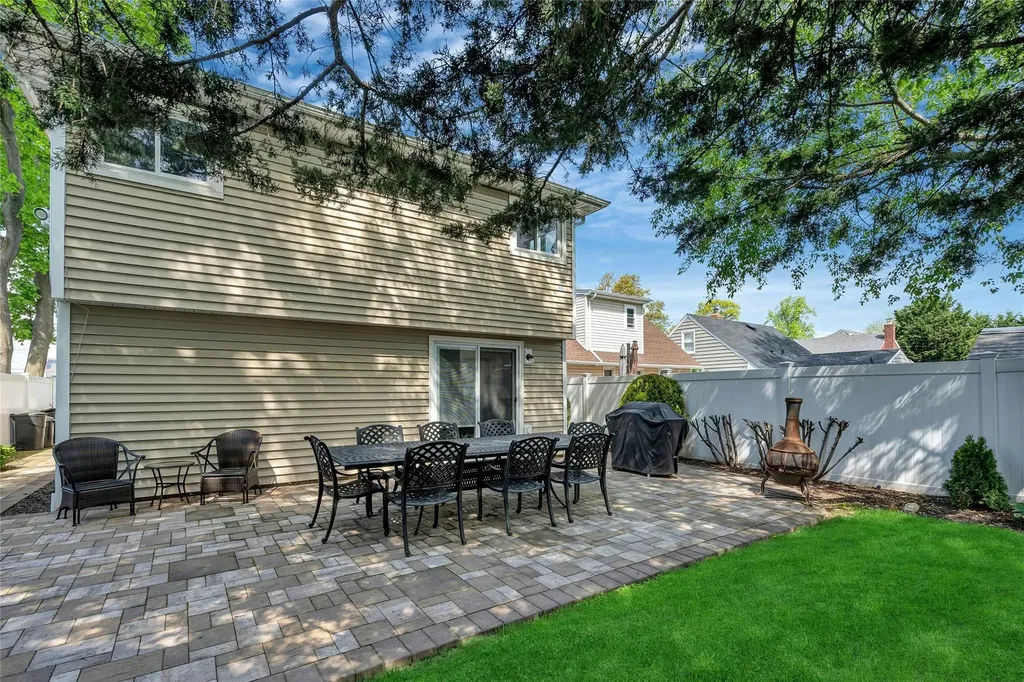 2375 Bayview Avenue Wantagh NY 11793