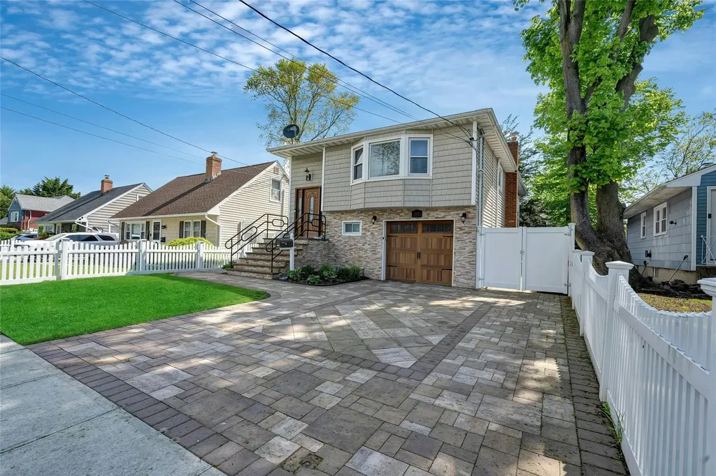 2375 Bayview Avenue Wantagh NY 11793