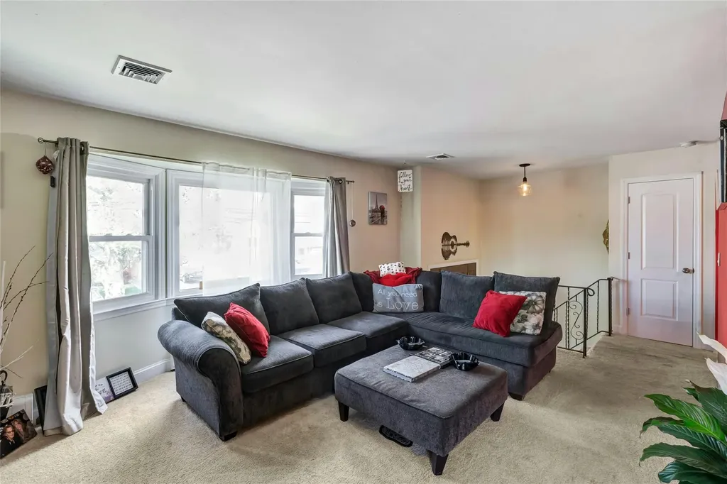 2375 Bayview Avenue Wantagh NY 11793