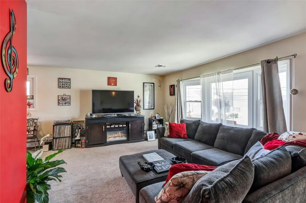 2375 Bayview Avenue Wantagh NY 11793