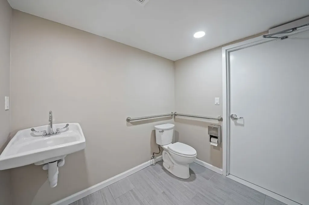 2816 Long Beach Road Oceanside NY 11572