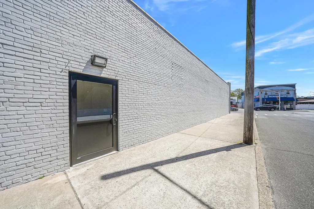 2816 Long Beach Road Oceanside NY 11572