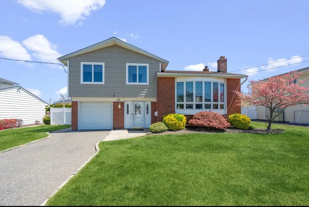53 West End Avenue Massapequa NY 11758