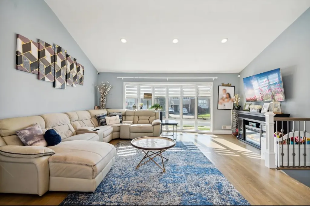 53 West End Avenue Massapequa NY 11758
