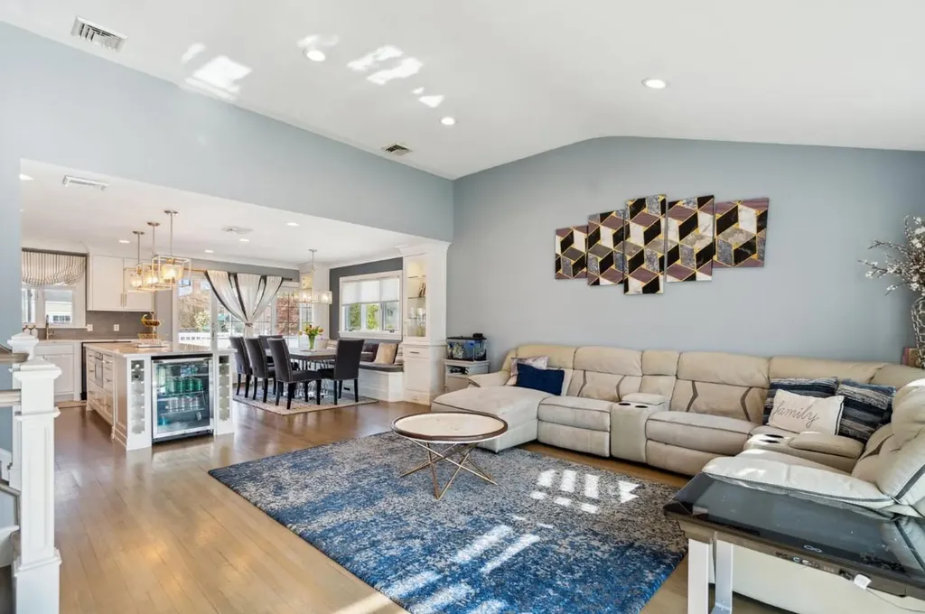 53 West End Avenue Massapequa NY 11758