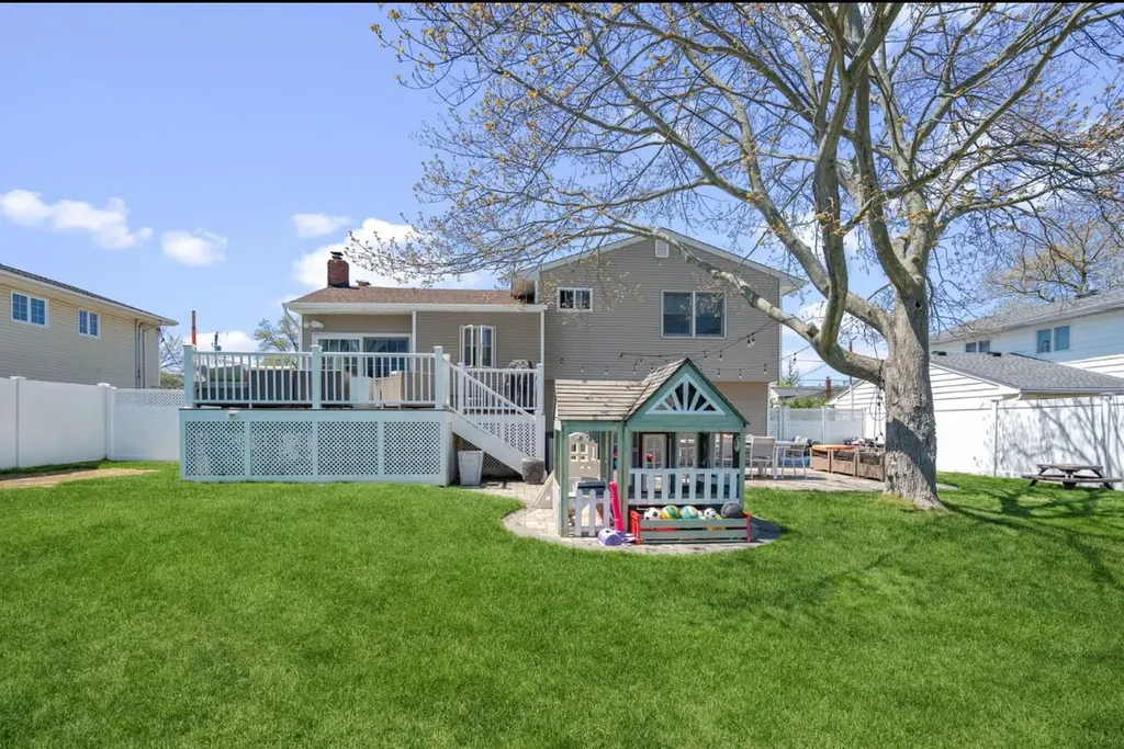 53 West End Avenue Massapequa NY 11758