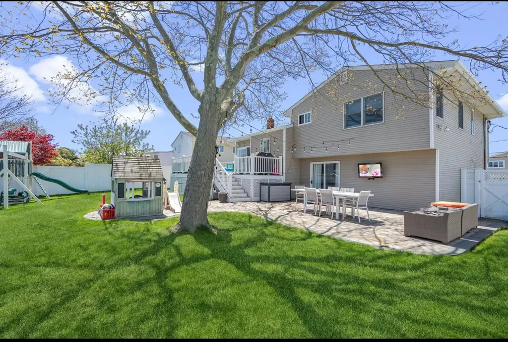 53 West End Avenue Massapequa NY 11758