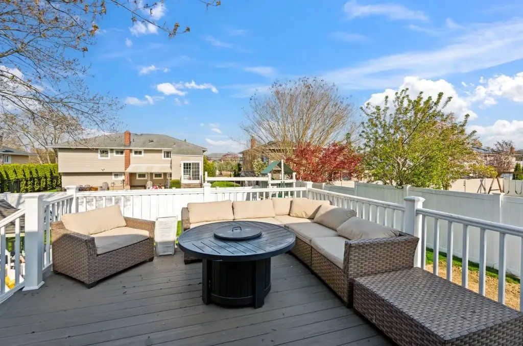 53 West End Avenue Massapequa NY 11758