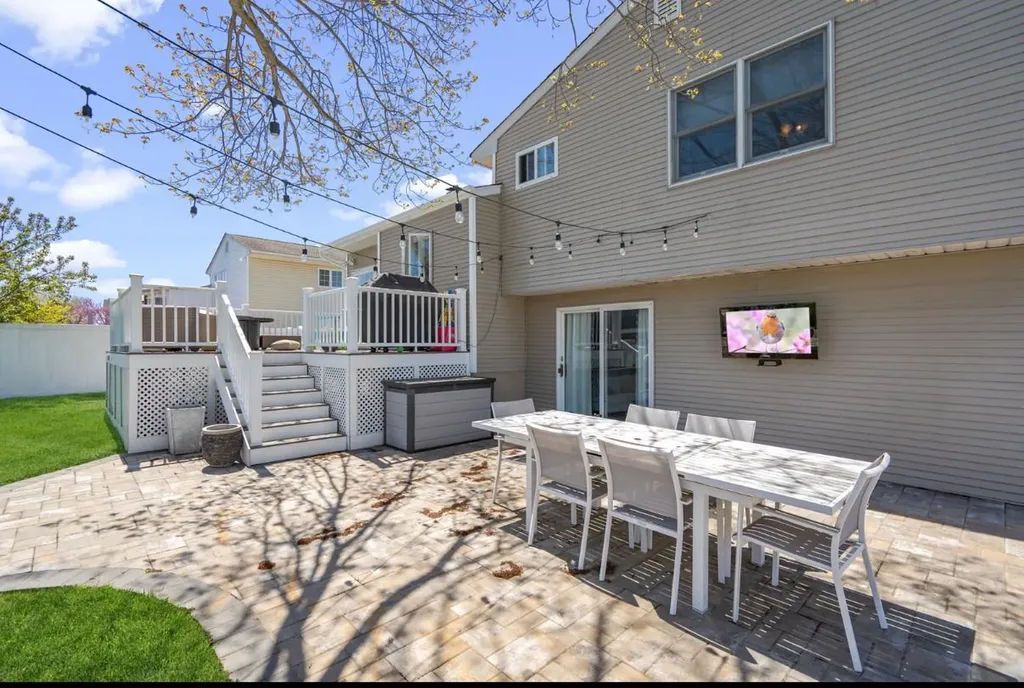53 West End Avenue Massapequa NY 11758