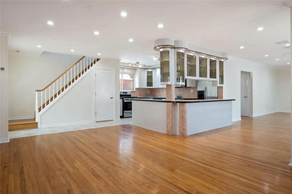 7333 188th Street Fresh Meadows NY 11366