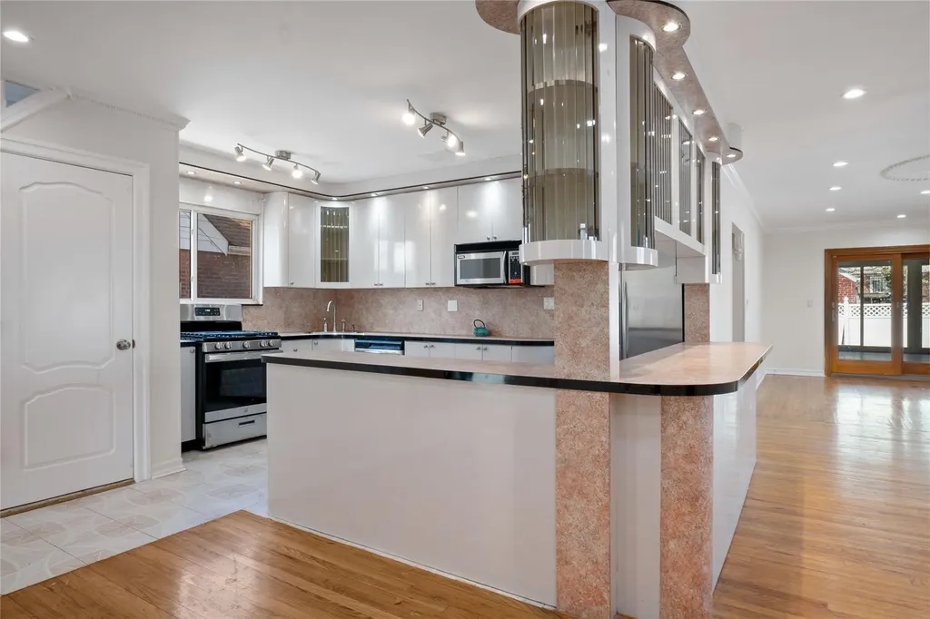 7333 188th Street Fresh Meadows NY 11366