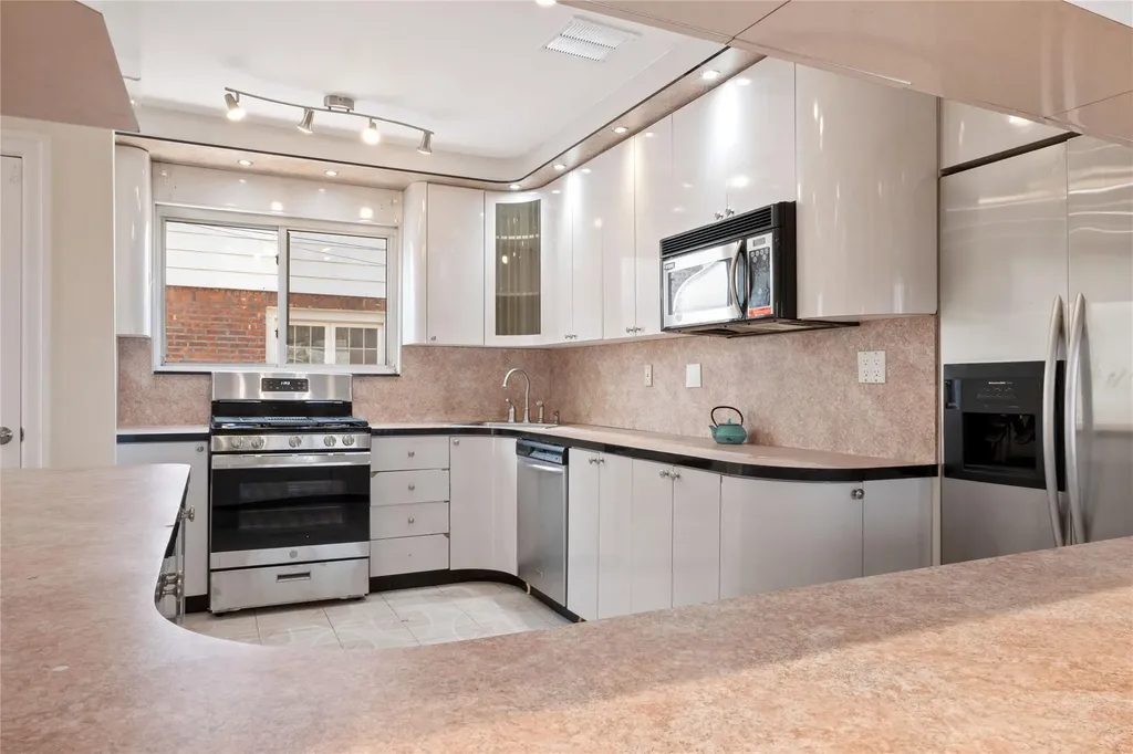 7333 188th Street Fresh Meadows NY 11366