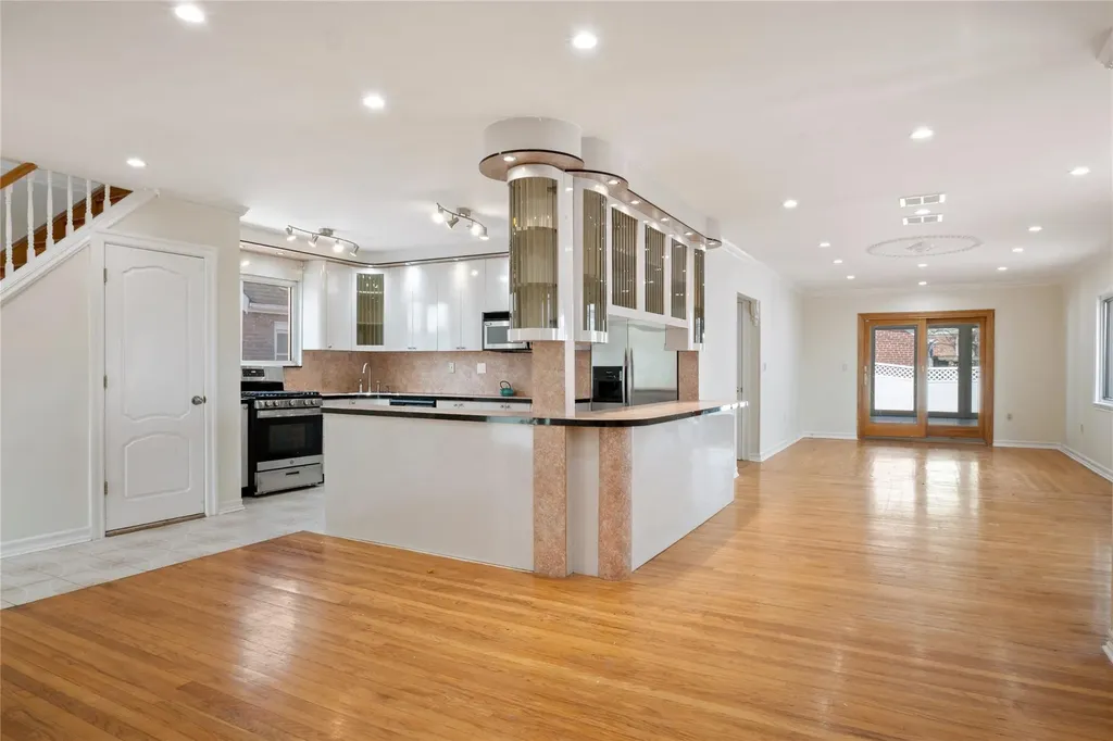 7333 188th Street Fresh Meadows NY 11366