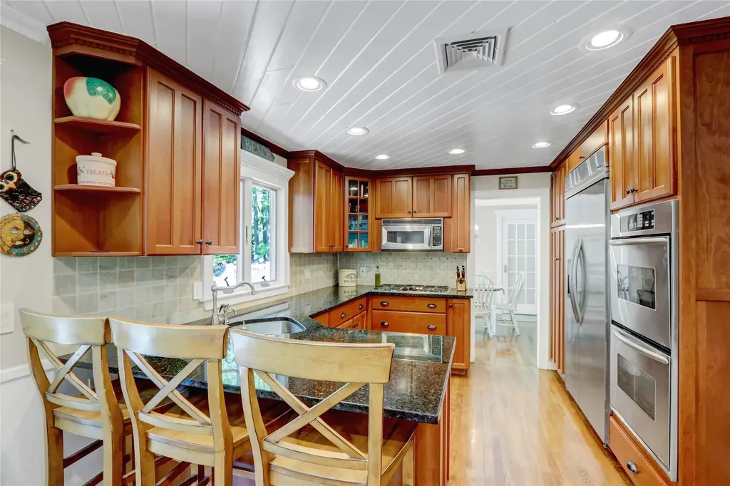 24 Highland Down Shoreham NY 11786