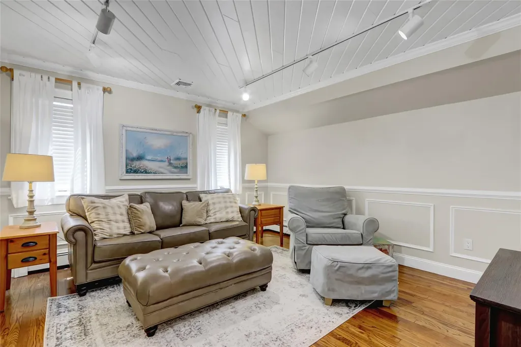 24 Highland Down Shoreham NY 11786