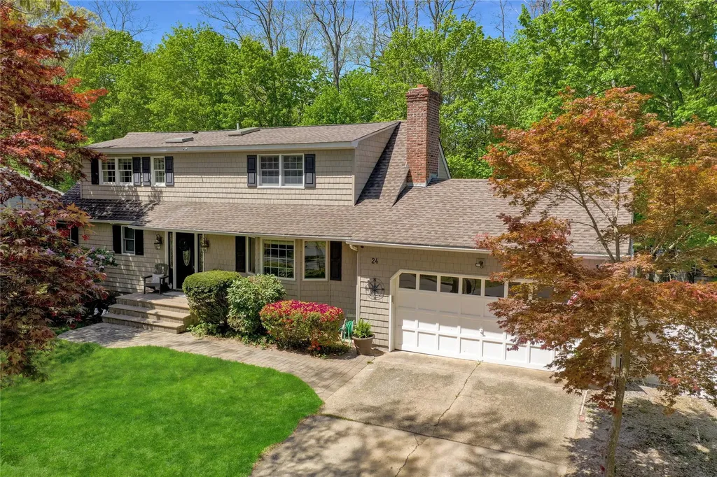 24 Highland Down Shoreham NY 11786