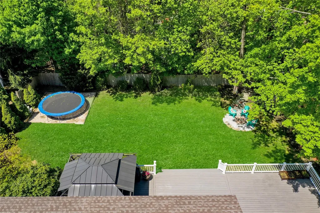 24 Highland Down Shoreham NY 11786