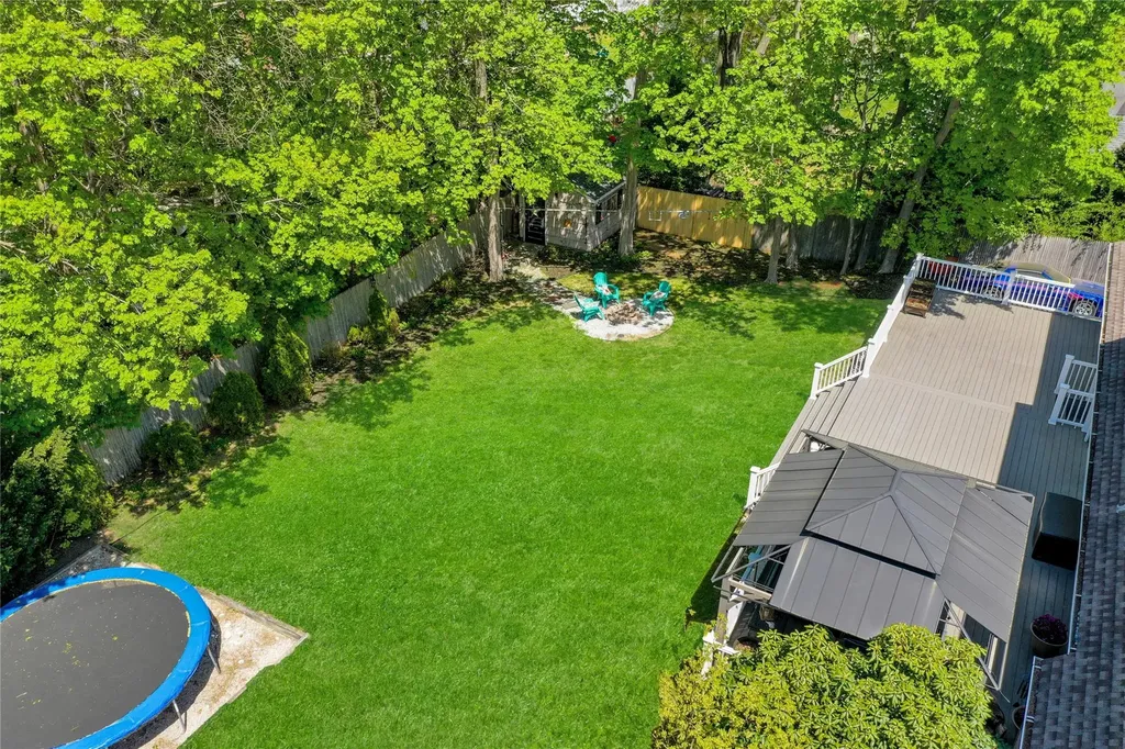 24 Highland Down Shoreham NY 11786