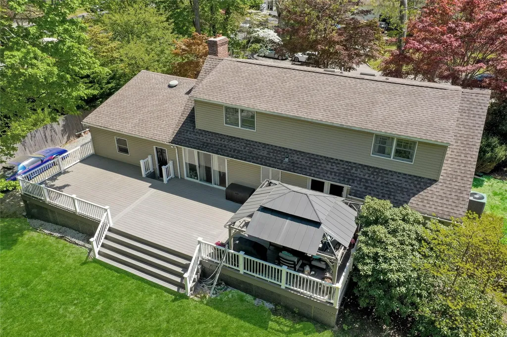 24 Highland Down Shoreham NY 11786