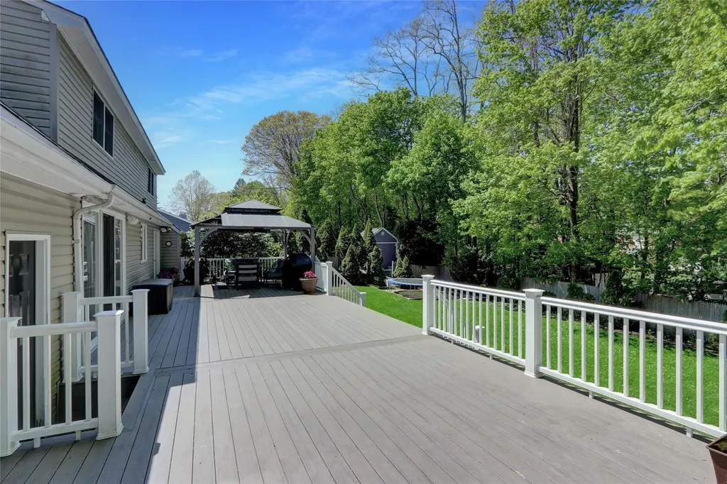 24 Highland Down Shoreham NY 11786