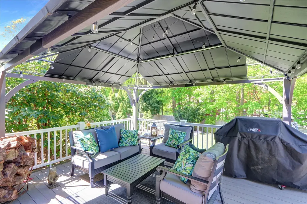 24 Highland Down Shoreham NY 11786