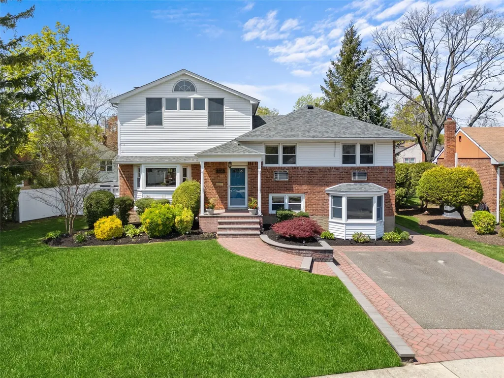 2555 Iris Lane North Bellmore NY 11710