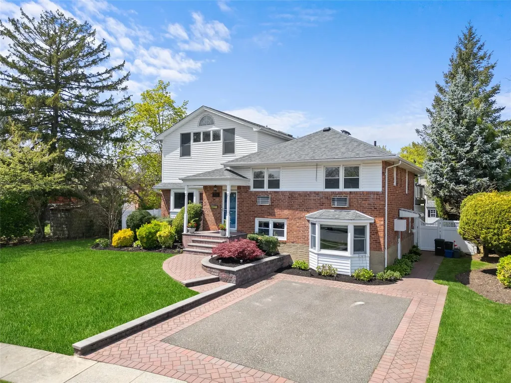 2555 Iris Lane North Bellmore NY 11710