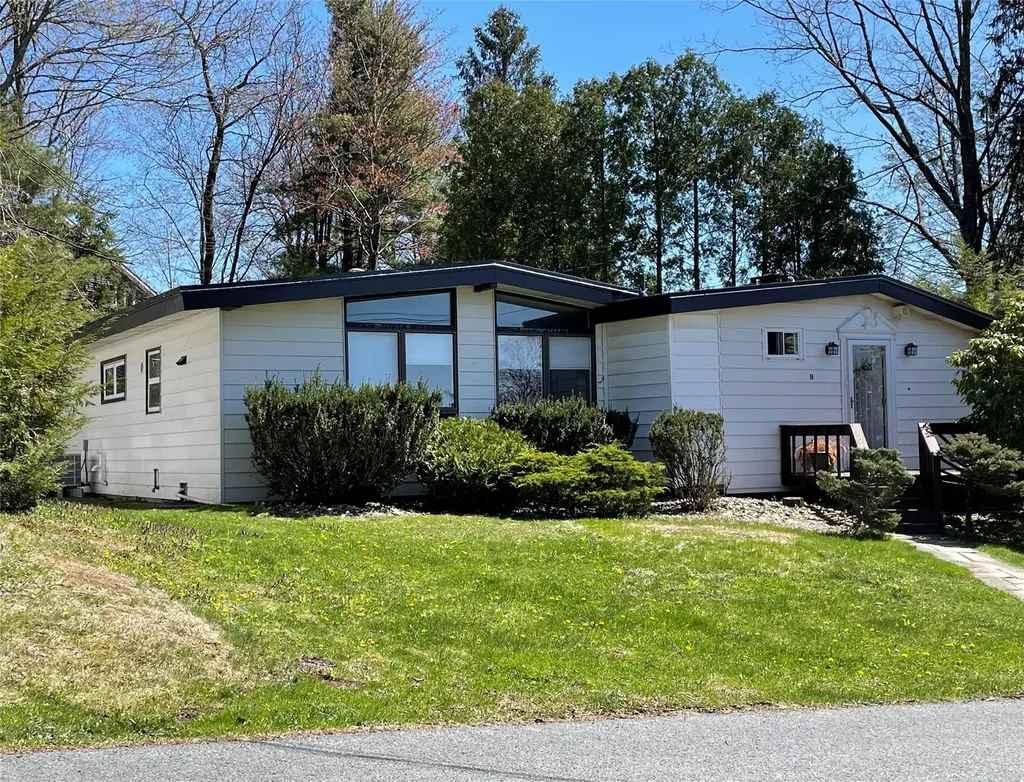 9 Crescent Circle Rock Hill NY 12775