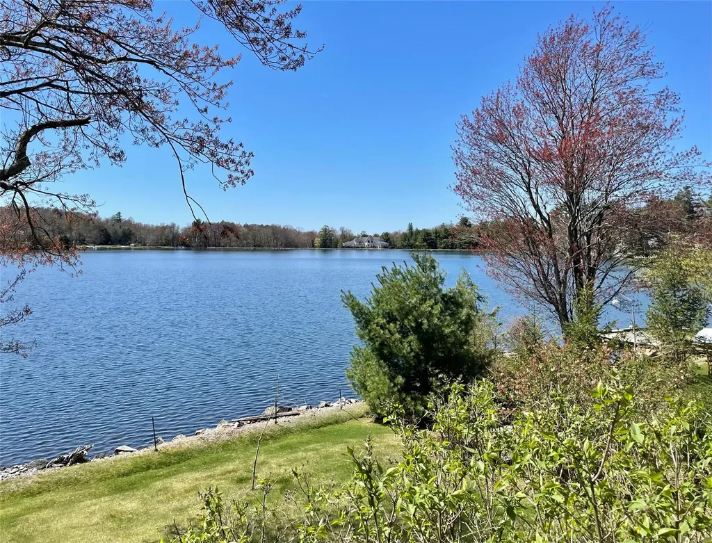 9 Crescent Circle Rock Hill NY 12775
