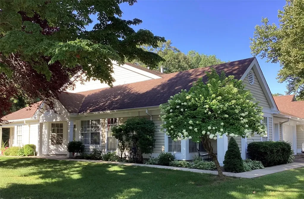 95 Glen Drive Ridge NY 11961