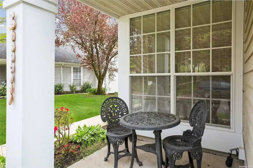 95 Glen Drive Ridge NY 11961