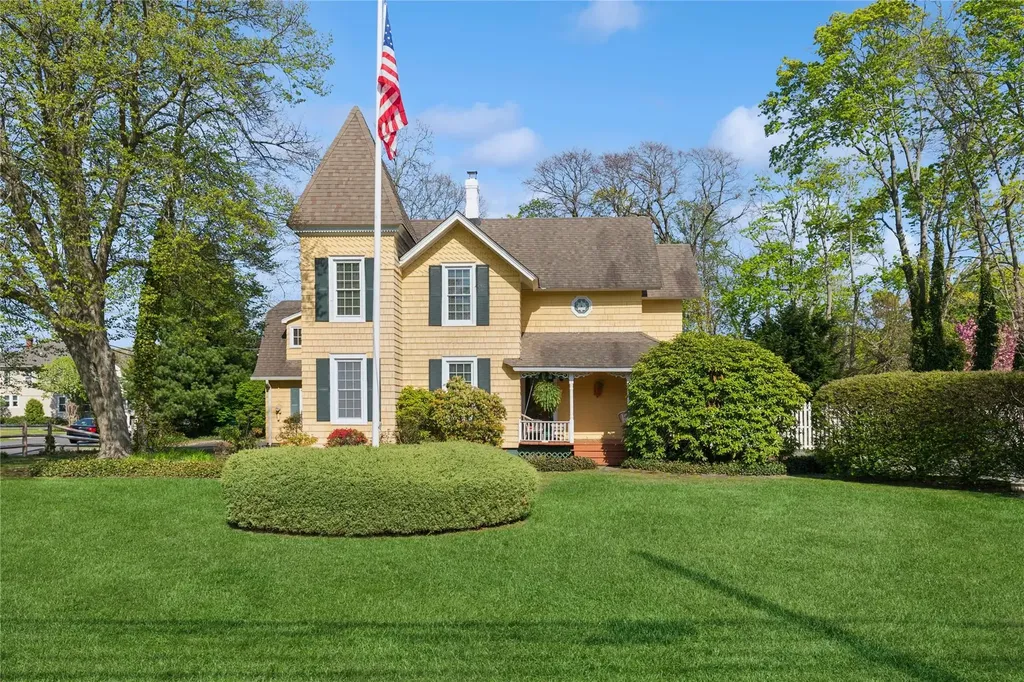 163 Bayport Avenue Bayport NY 11705