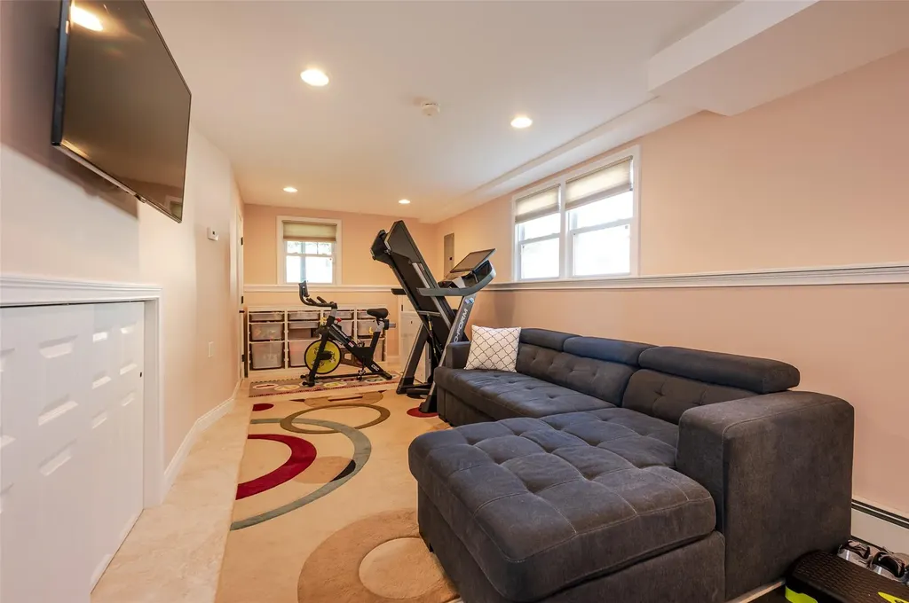 3259 Perry Avenue Oceanside NY 11572