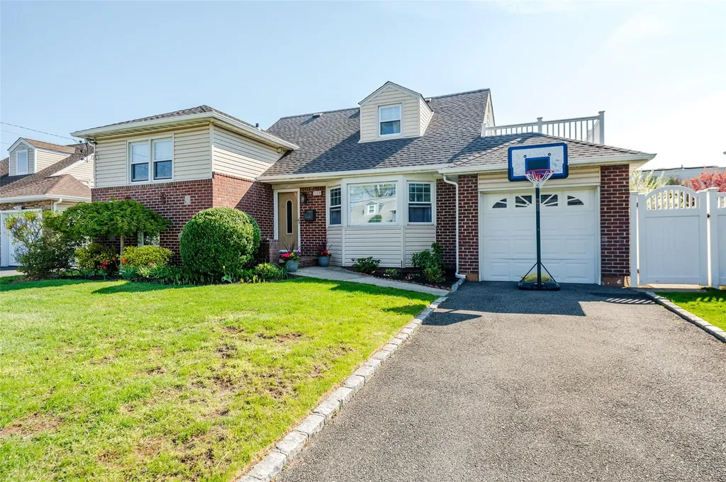 3259 Perry Avenue Oceanside NY 11572
