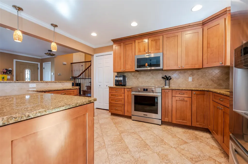 3259 Perry Avenue Oceanside NY 11572