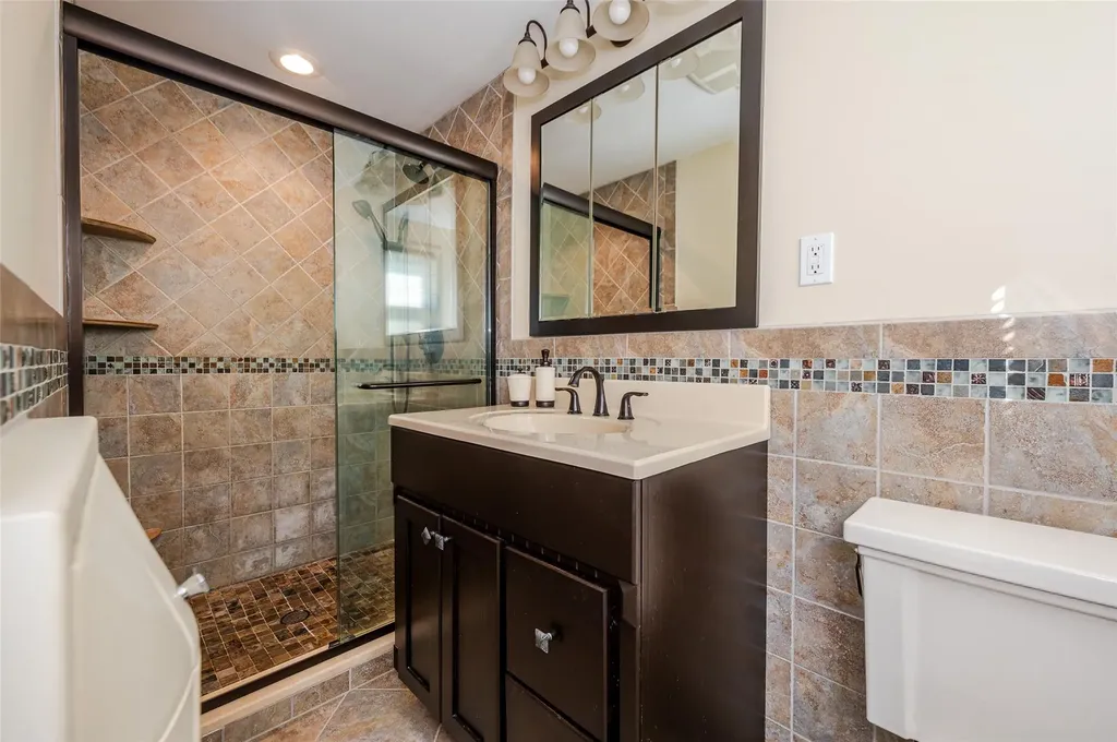 3259 Perry Avenue Oceanside NY 11572