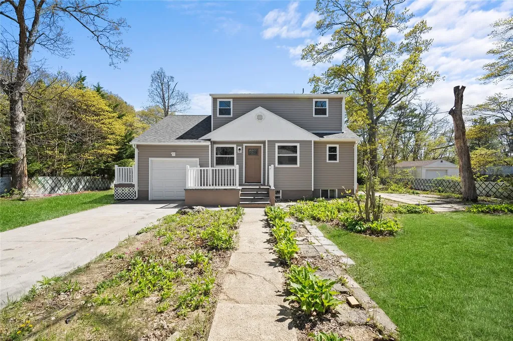 28 Myrtle Avenue Central Islip NY 11722