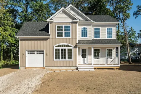 4 Gail-grace Court Copiague NY 11726