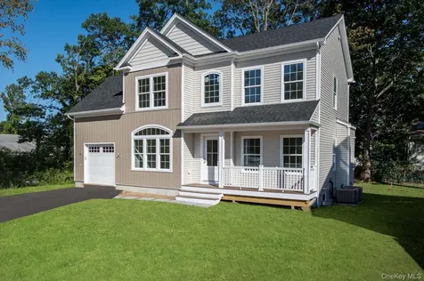 4 Gail-grace Court Copiague NY 11726